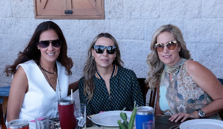  Delia Iduarte, Roxana Serna y Claudia Quiroz.