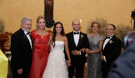  Los novios con sus papás, Luis José Ruiz, Elizabeth Eichelmann, Alynn Ruiz, Abel Rangel, Coco Fernández y Fernando Rangel.