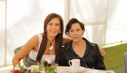  Ernestina Díaz de León y Carmen Moreno.