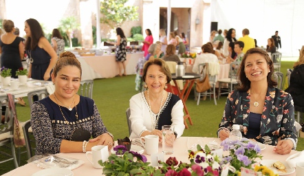  Karla Rangel, Magdalena Cordero y Minnie Pérez.