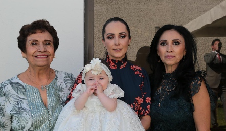  Carmen Muñoz, Mariana Torres, Regina Muñoz y Olga Muñoz.