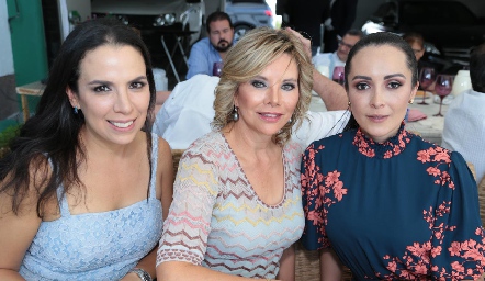  Minerva Silva, Mariana Torres y Mónica Vega.