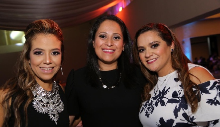  Adriana Carrillo, Pilar Reyes y Vanessa Richard.
