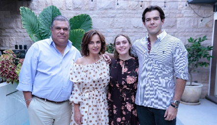  Carlos, Paty, Tamara y Carlos Esparza.
