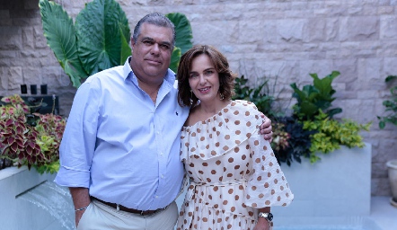  Carlos Esparza y Paty González.