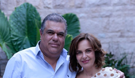  Carlos Esparza y Paty González de Esparza.