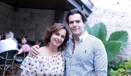 Paty González y Carlos Esparza.