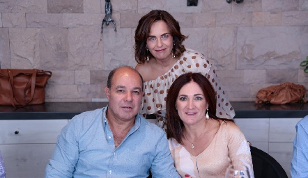  Enrique Quintero, Paty González y Anita Anaya.