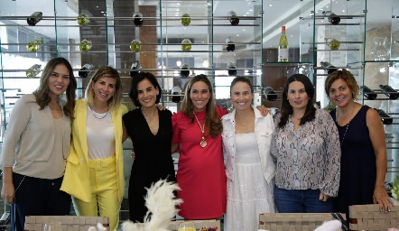  Pilar Allende, Sofía Múzquiz, Anilú Enríquez, Daniela Llano, Prisca Navia, Osa López y Ale Alcalde.