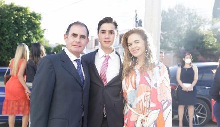  Eduardo Zendejas y Sigrid Werge con su hijo Eduardo.