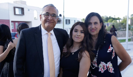  Lorenzo Sánchez y Claudia Ramírez con su hija Claudia.