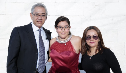  Humberto Camacho, Bárbara Camacho y Gloria Márquez.