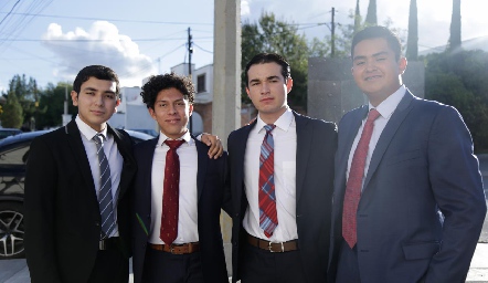  Isaac Medina, Carlos Ruiz, Eduardo Varela y Erick Salazar.