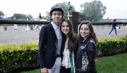  Diego, Bárbara y Daniela González.