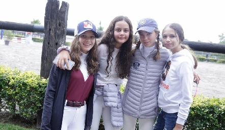  Caro, Alexa, Macarena y Majo.