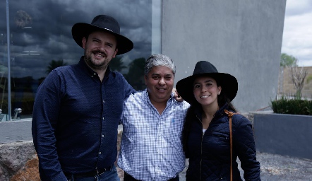  Juan Autrique, Gerardo y Paola Córdova.