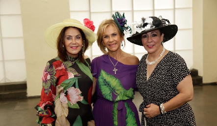  Lourdes Bustos, Gloria Estrada y Lila González.