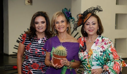  Aida Palau, Gloria Estrada y Rebeca Konishi.