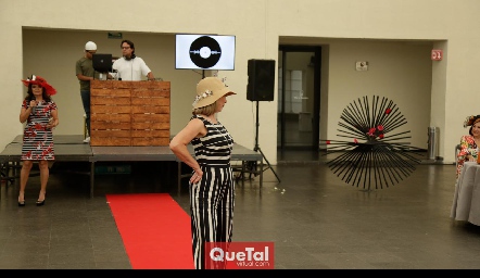  Pasarela de sombreros.