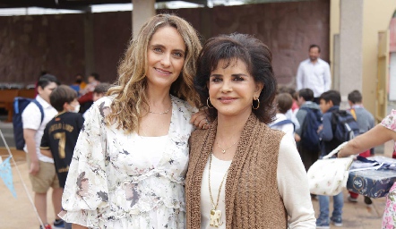  Viviana Navarro y Gloria Lara.