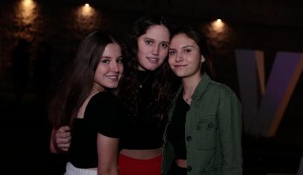  Anna Astrid, Kamila y Luciana.