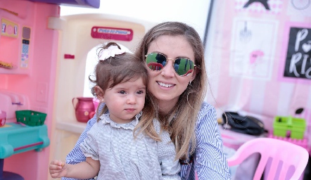  Paula y Elizabeth Treviño.