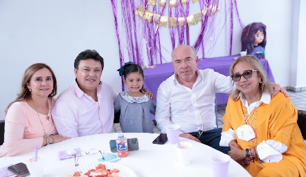  Elvia, Ricardo Pérez, Xaviera, Mauro Rodríguez y Flor Mares.