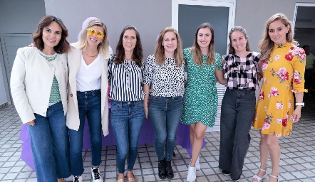  Fer Pérez con sus amigas.