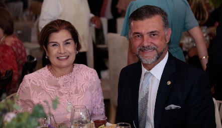  Claudia Balbontín y Tenoch González.