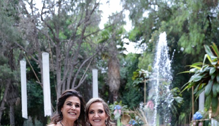  Ana Laura Villarreal y Mónica Alcalde.