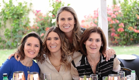  María Fernanda Ramírez, María Espinosa, Prisca Navia y Paulina Vivanco.