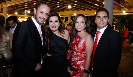  Ricardo, Mónica, Daniela y Gabriel.