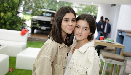  Ana Salazar y Daniela Conde.