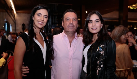  Silvia Araiza, David Lozano y Mariana Rodríguez.