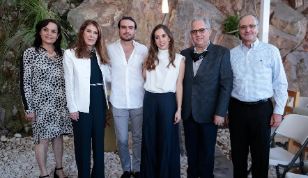  Adriana de Saiz, Mónica Hernández, Manuel Saiz, Mónica, Miguel Torres y Carlos Saiz.