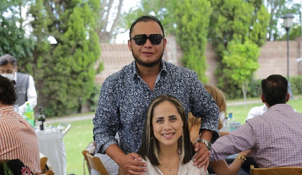  Omar Tobías y Mónica Castañeda.