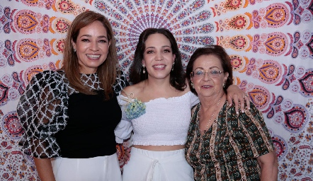  Ana Luisa Acosta, Sofía Torres y Paloma Sánchez.
