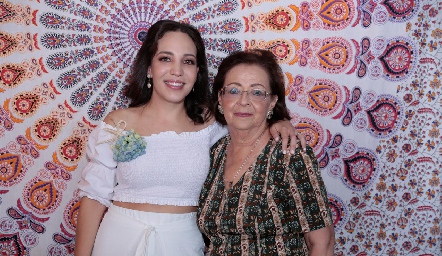  Sofía Torres y Paloma Sánchez.