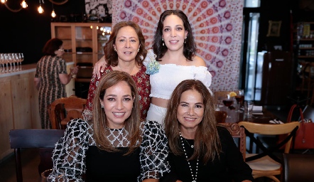  Gloria Acosta, Sofía Torres, Ana Luisa Paty Acosta.