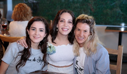  Pamela Castro, Sofía Torres y Benilde Hernández.