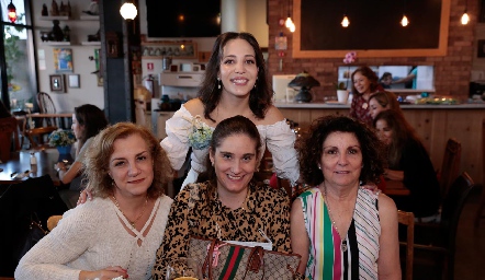  Sofía Torres, Ana Luisa Torres, Paty Ramírez y Paty Torres.