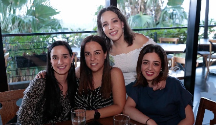  Sofía Torres, Luly Lamas, Ana Isa y Eugenia Torres.