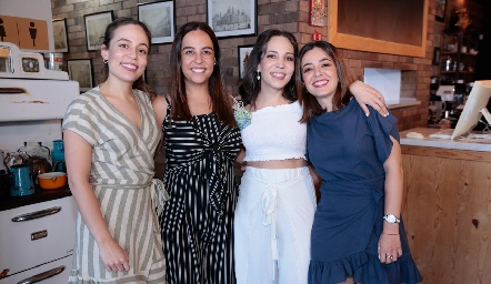  Fernanda, Ana Isa, Sofía y Eugenia Torres.