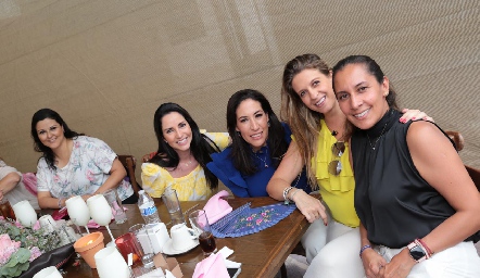  Roxana Mora, Rosa Elena Morales, Andrea Ortiz, Gloria Ríos y Malú Igueravie.