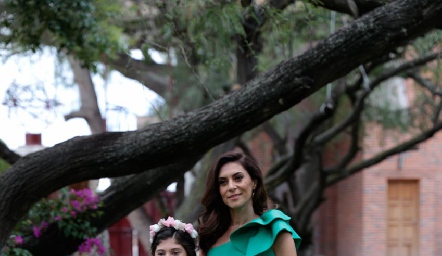  Alexa y Karina Hernández.