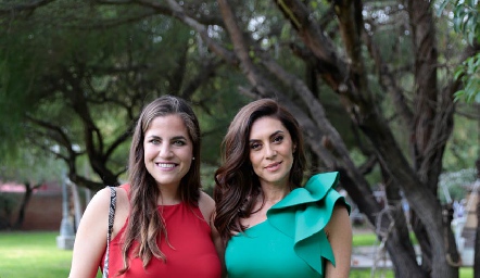  Danitza Lozano y Karina Hernández.
