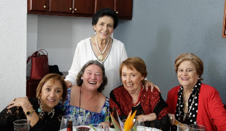  Marilú Lira, Yolanda del Valle, María del Carmen de Stevens, María Luisa de Lira y Marcelle Coulon.