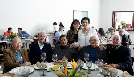  Tomy Prieto, María del Carmen, Javier Hernández, Héctor Hinojosa, Adolfo Ramón, José Reyes y Manuel Lozano.