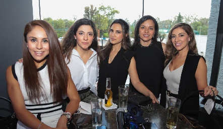  Paola Longoria, Marisol Rueda, Ana Laura Rueda, Lucía Luna y Gaby Rueda.