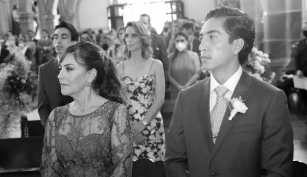  Laura Mitre y Andrés Rodríguez, mamá y hermano de la novia.